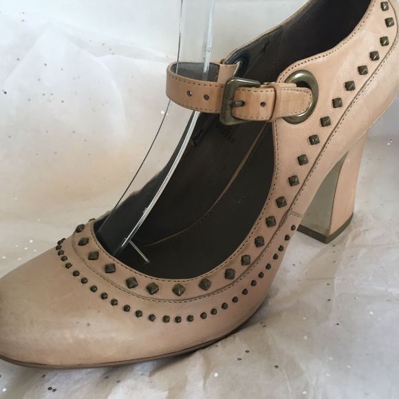 B Makowsky Tan Leather Studded Mary Jane Pump Heels -Size 8 Sasha Round Toe Y2K - Picture 9 of 11
